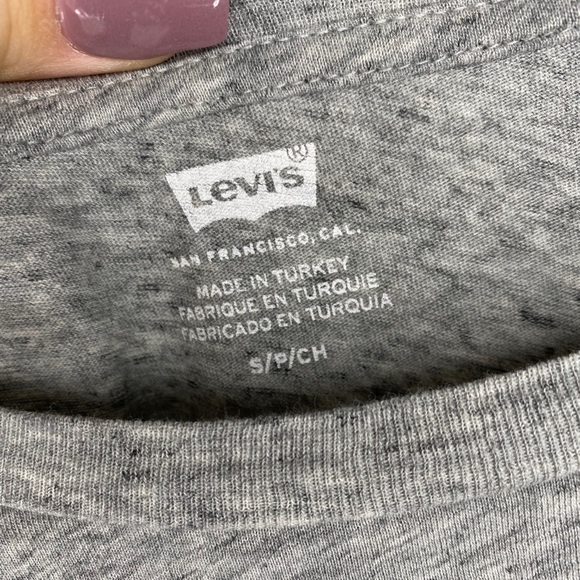 Grey & red Levi’s t-shirt - Picture 4 of 4